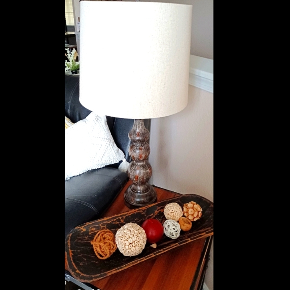LIKE NEW! SET OF 2 TABLE LAMPS!